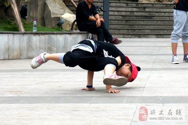 小苹果街舞版小学生版(小苹果舞蹈视频完整版小学生)-第4张图片-有道翻译官网